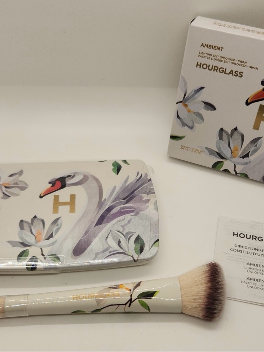 Hourglass Ambient Palette - White with Gold Accents